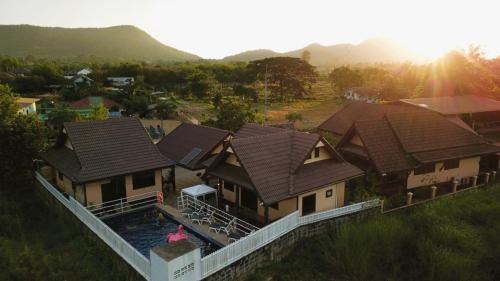 Bang Sare House | อุ่นไอปลายนา@บางเสร่