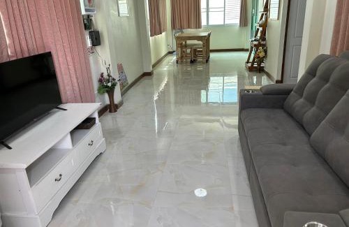 Nong Phueng House | เชียงใหม่ บ้านสันติสุข