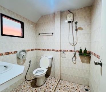 Koh Lan Hostel | ไข่มุกรีสอร์ทเกาะล้าน