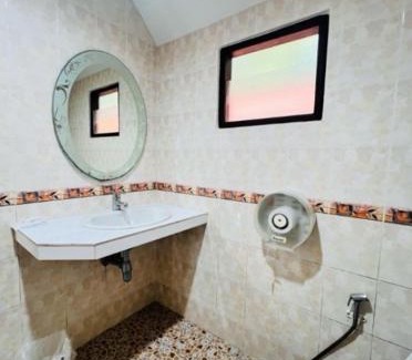 Koh Lan Hostel | ไข่มุกรีสอร์ทเกาะล้าน