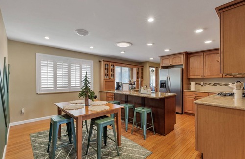 Northwest Arvada House | ᨒFIREHAUSᨒHotTubᨒCinemaᨒBBQᨒBadmintonᨒGames