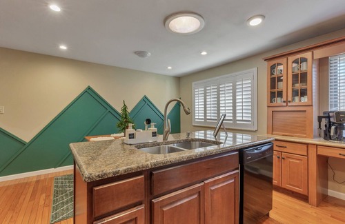 Northwest Arvada House | ᨒFIREHAUSᨒHotTubᨒCinemaᨒBBQᨒBadmintonᨒGames