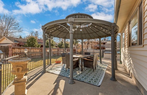 Northwest Arvada House | ᨒFIREHAUSᨒHotTubᨒCinemaᨒBBQᨒBadmintonᨒGames