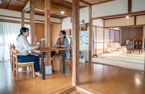 Goto House | なるのいえ 港から徒歩1分 サウナと広々リビングの宿byしまいろ