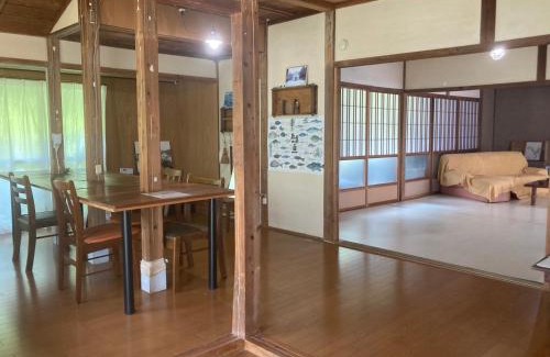 Goto House | なるのいえ 港から徒歩1分 サウナと広々リビングの宿byしまいろ