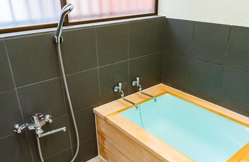 Goto House | 「みやこ別邸」 釣り宿が営む１日１組限定 源泉かけ流し客室風呂付き一棟貸し宿