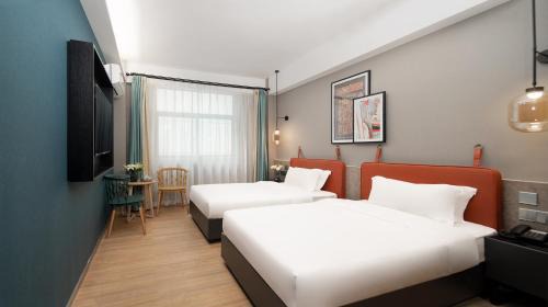 Longhu Qu Hotel | 利怡酒店汕头高铁站万象城店