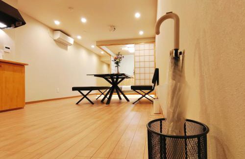 Nagawa House | 慧橋日本 Spa Resort Tenga 3 - 86m全新日式別墅関西機場直達天下茶屋駅3分鐘難波黑門市場道頓堀心齋橋通天閣直達 8人3間睡房5張床2間浴室