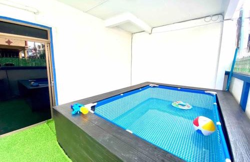 Ratchadaphisek Villa | 曼谷市中心6卧室3卫舒适联排别墅