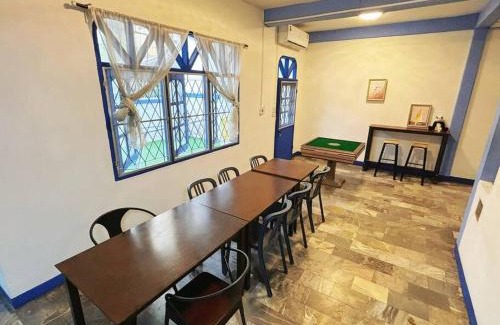 Ratchadaphisek Villa | 曼谷市中心6卧室3卫舒适联排别墅