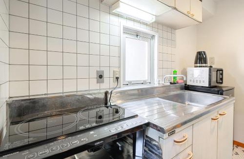 Sasazuka Apartment | 東真ビル2階 笹塚駅から徒歩4分