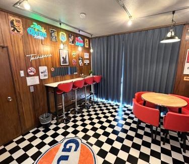 Higashimikuni Apartment | 無料駐車場有り 新大阪駅まで1駅1分 Guest House 橘 東三国,最大14名,最寄り駅まで徒歩5分,2階建て貸切