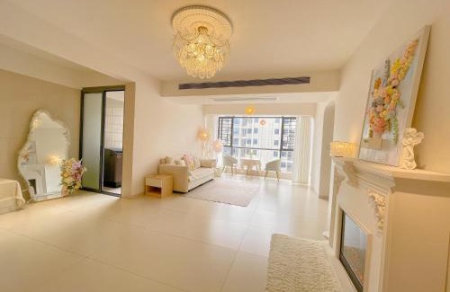 Yongding House | 笑涡SmileNest Downtown Luxury Suite for 2-10 Guests, Zhangjiajie Attraction Ticket Service, Ideal for Couples, Families & Groups