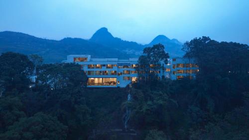 Guanling Buyei and Miao Autonomous County Hotel | 至也 黄果树