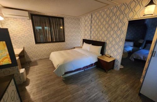 Xuejia District House | 荷蘭洋行-寵物友善塩水燈會井仔腳塩田