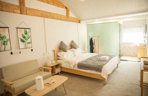 Shangri-La House | 雪湖轻奢民宿 Snowlake Inn