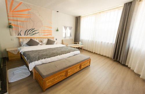 Shangri-La House | 雪湖轻奢民宿 Snowlake Inn