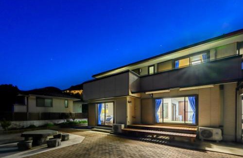 Waki-cho House | 青の宿 The Blue Villa まるで映画のような開放感あふれるオーシャンビュー Open ocean view like in a movie 駐車場2台有り Supported by COCOSTAY