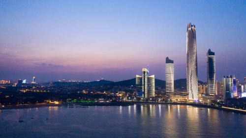 Shinan District Hotel | 青岛海天大酒店 山海相拥典雅奢华