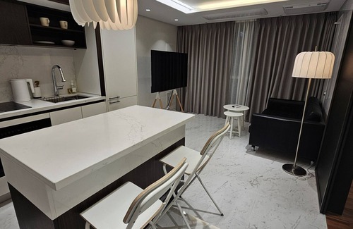 Seocho-dong Apartment | 강남 럭셔리 1.5룸 2베드