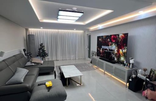 Hwaseong Apartment | 모던한 인테리어가 돋보이는 화성시 작은 공간