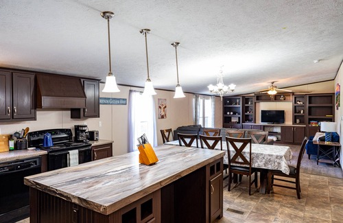 Elgin House | $0 Cleaning - Best for Groups and Families