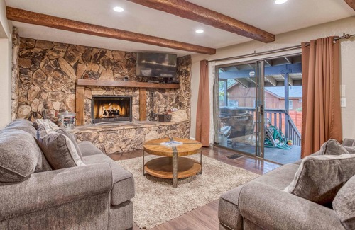 Summit Estates Cabin | 010 - Mj's Hideaway