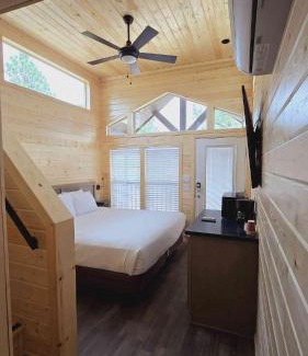 Valle Ski Chalet | 062A Brand New Cozy Cabin with Loft & King bed near Grand Canyon South Rim