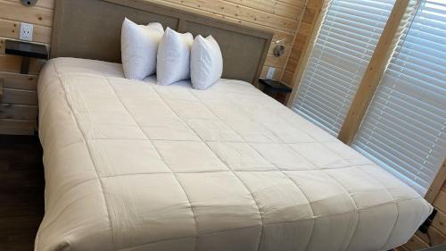 Valle Ski Chalet | 062A Brand New Cozy Cabin with Loft & King bed near Grand Canyon South Rim