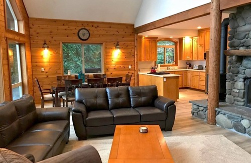Maple Falls Cabin | 07MF - Lake Front - Hot Tub - BBQ - Sleeps 8 by RedAwning