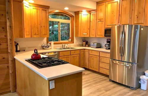 Maple Falls Cabin | 07MF - Lake Front - Hot Tub - BBQ - Sleeps 8 by RedAwning