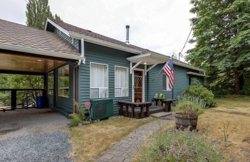 Whatcom County House | 08MBH - WiFi - Pets Ok - A/C - F/P by RedAwning