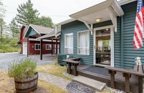 Whatcom County House | 08MBH - WiFi - Pets Ok - A/C - F/P by RedAwning