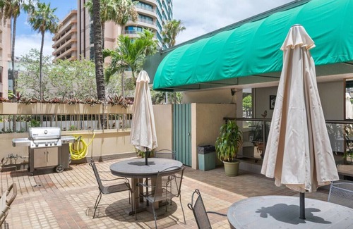 McCully - Moiliili Hotel | 09 FREE Parking/10 min beach/2br-Waikiki/Ala Moana