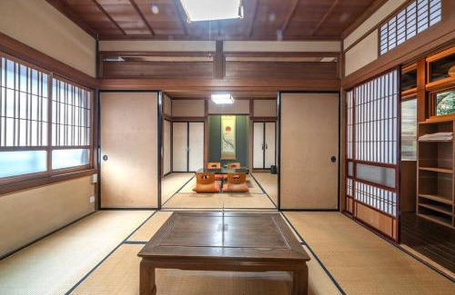 Hida Takayama Onsen House | 【1日1組限定4名まで同額】宮川沿いの町家一棟貸切ステイ ～WAT RESORT 飛騨まちやど 桜～