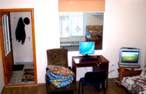Mykolaiv Apartment | 1 КОМ КВАРТИРА 1 ЭТАЖ 3 дивана, WI-FI, центр города, САДОВАЯ-ЧКАЛОВА "СИЛЬПО" и "АТБ" отдельный дом 2 этажа