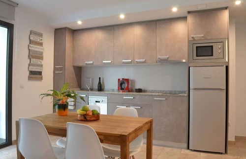 Roses Town Center Apartment | 1.1 NEW in center ROSES with WI-FI, AC and TV sat at 60 m MAR