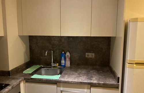 Zeytinburnu Apartment | 1+1 private apartment in a secure block, wifi, pool, self cooking, central,metro