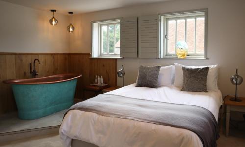 Benenden House | 1 & 2 bedroom Weaver's Cottages at Frame Farm