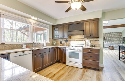 Lakeville House | 1/2 Mi to Boat Ramp: Lake Wallenpaupack Retreat!