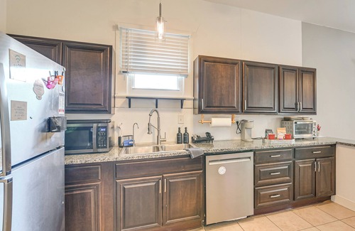 Galveston House | 1/2 Mi to Cruise Port! Galveston Retreat w/Yard.