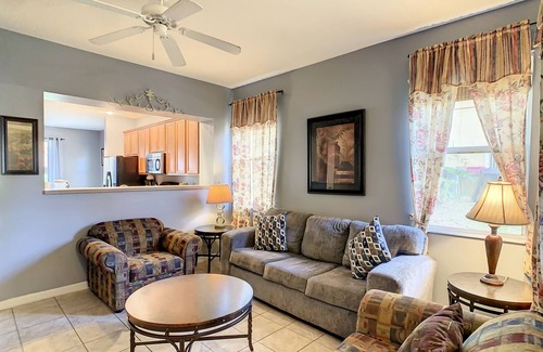 Crestwynd Bay House | 1.5 Miles to Disney,1600 sqft 3BR/2.5BA Townhome, Cost-effective!