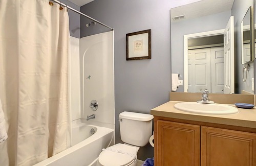 Crestwynd Bay House | 1.5 Miles to Disney,1600 sqft 3BR/2.5BA Townhome, Cost-effective!