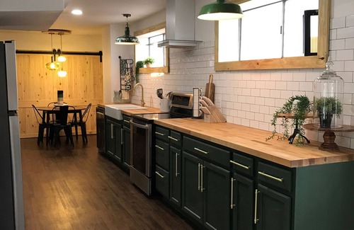 Augusta House | 1.9 Mile Walk to the Augusta National Clubhouse! Snazzy Basement Apartment!