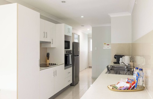 Rocklea Apartment | 1 Bdr Apt! Next to Park! Clean and Peaceful! 173B1