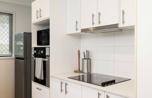 Rocklea Apartment | 1 Bdr Apt! Private Balcony! Garage Parking! 121D1