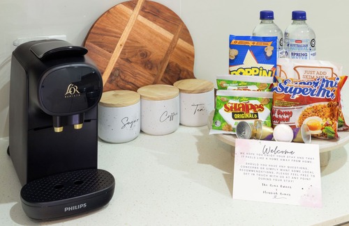 Rocklea Apartment | 1 Bdr Apt! Private Balcony! Garage Parking! 121D1