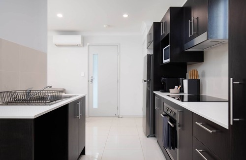 Rocklea Apartment | 1 Bdr Apt w/AC | Kitchen | Parking | 231F1