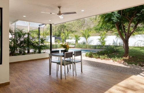 Canafistula Villa | 1 BDR-SLEEPS UP TO 4 - POOL VIEW -10 MIN FROM TAMARINDO BEACH! GATED COMMUNITY