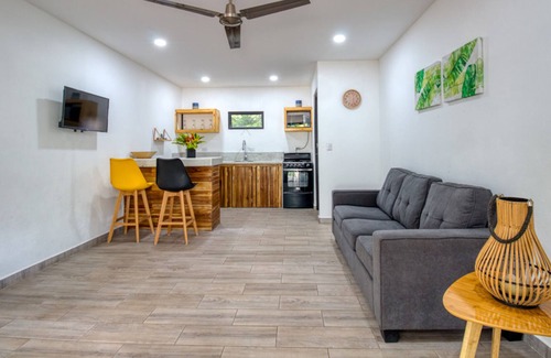 Canafistula Villa | 1 BDR-SLEEPS UP TO 4 - POOL VIEW -10 MIN FROM TAMARINDO BEACH! GATED COMMUNITY